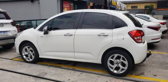CITROËN C3 1.6 EXCLUSIVE 16V FLEX 4P AUTOMÁTICO CITROËN C3 1.6 EXCLUSIVE 16V FLEX 4P AUTOMÁTICO